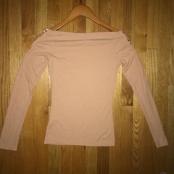 off-shoulder top🚨offer? - Picture 2 of 5